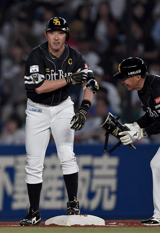 プロ野球：ソフトバンク内川、2000安打秒読み [写真特集3/10