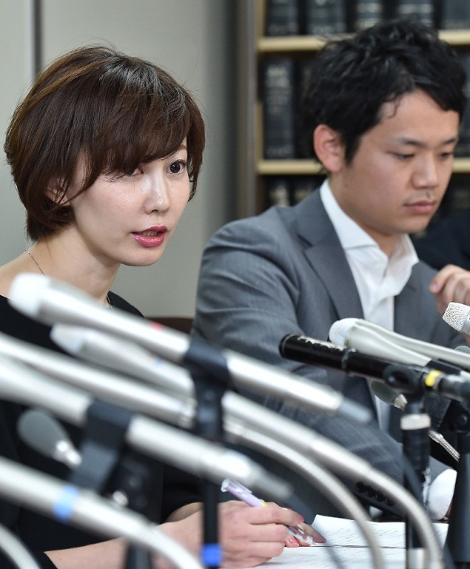GPS捜査を巡る最高裁判決の後、記者会見する被告の弁護団=東京都千代田区で2017年3月15日、北山夏帆撮影
