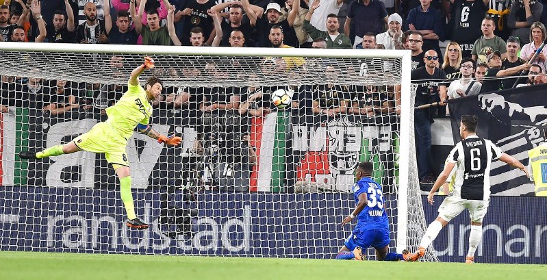 Juventus on brink of Serie A title as Napoli draw with Torino Juventus on brink of Serie A title as Napoli draw with Torino