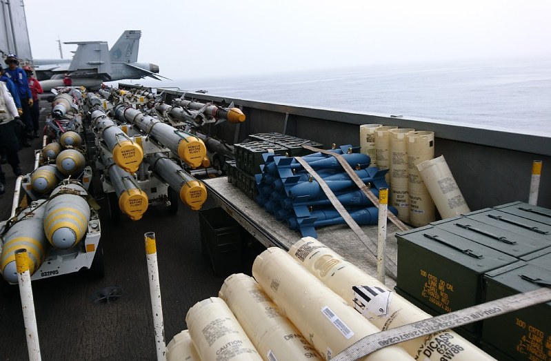 米空母乗艦ルポ：響く衝撃、爆音 海自と緊密連携（上） | 毎日新聞