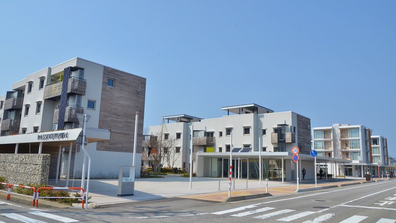 黒部市にある「パッシブタウン」=2018年3月14日、田中学撮影