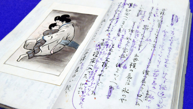 竹久夢二最古の作品とみられる「揺籃」。推敲の跡が残り、若き芸術家の熱意がうかがえるという=東京都千代田区の日比谷図書文化館で、西本勝撮影