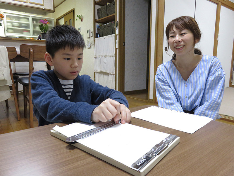 わたしの世界 全盲ドラマー 大阪府立大阪南視覚支援学校６年 酒井響希さん 障害乗り越え世界目指す 毎日新聞