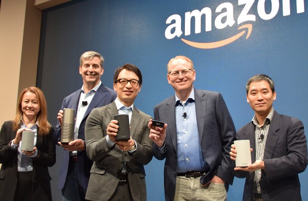 アマゾンエコーの発売を発表(東京都渋谷区で2017年11月)