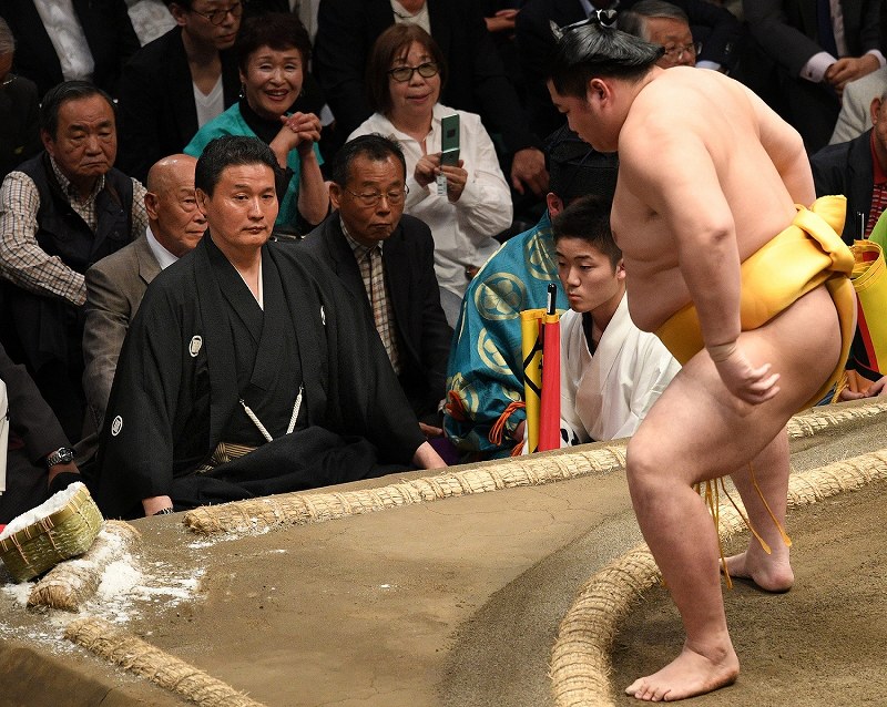 大相撲夏場所3日目：やまぬ「遠藤コール」 豪栄道をすかす