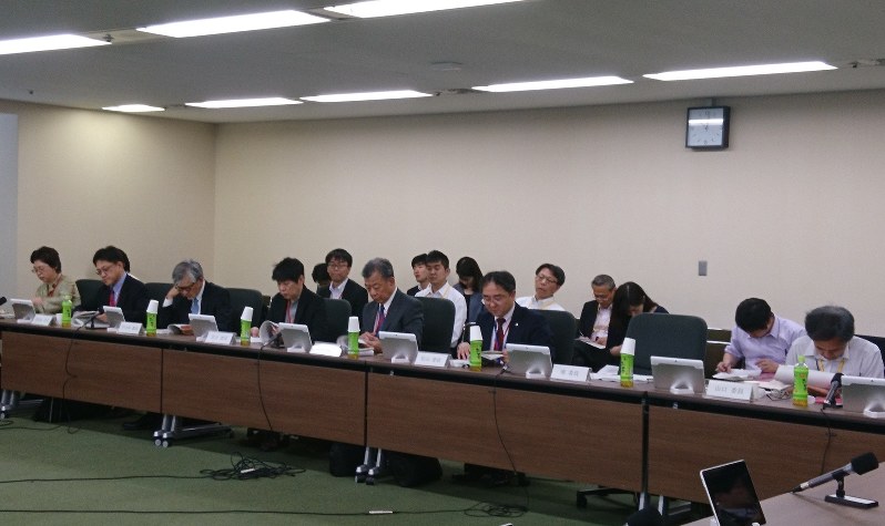 iPS細胞を使った心臓病の臨床研究計画について審議した厚生労働省の専門部会=東京都千代田区の厚労省で2018年5月16日午前10時1分、荒木涼子撮影