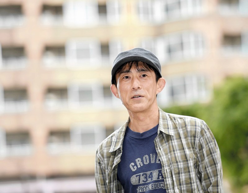 「社会で主流となっている生き方からこぼれちゃって、つらい思いをしている人が楽になればいいなあ」=東京都国分寺市で、藤井太郎撮影