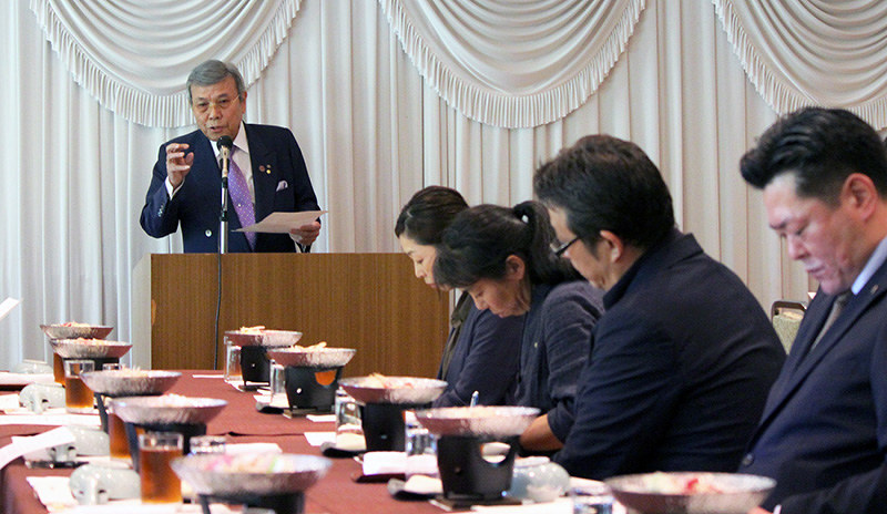大和鍋 新作に舌鼓 料理人ら試食会 県日本調理技能士会 奈良 毎日新聞
