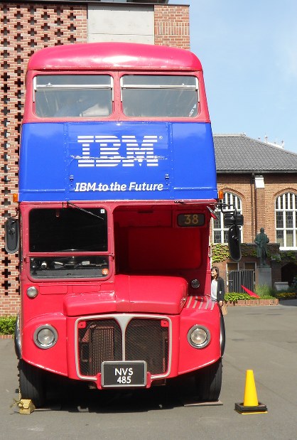 大学倶楽部・立教大：2階建て赤バス内で「AI人工知能と働き方改革