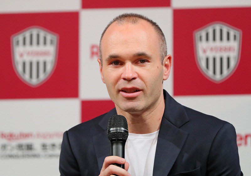 サッカー：イニエスタが神戸入団会見 元バルサ主将 [写真特集6/10
