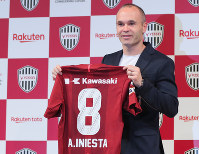 サッカー：イニエスタが神戸入団会見 元バルサ主将 [写真特集1/10