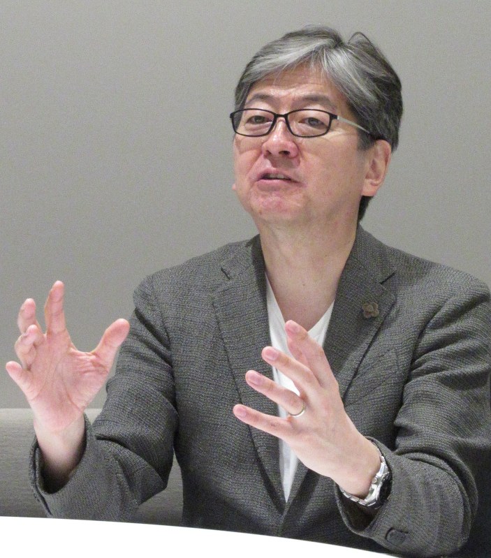 毎日新聞のインタビューに応じるマネックスグループの松本大CEO=東京都港区で2018年5月21日、古屋敷尚子撮影