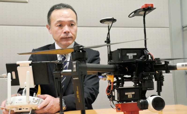 「ドローンの活用の幅を広げていきたい」と話す損保ジャパン日本興亜の高橋良仁さん=東京都新宿区で