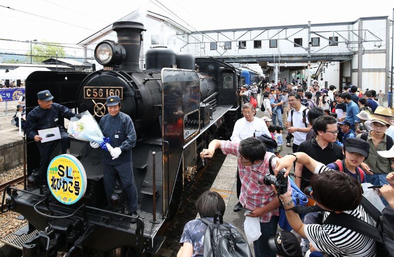 JR北陸線：C56引退 大勢のファン集まる 滋賀・長浜 [写真特集5/14