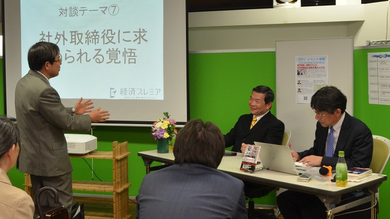 イベント参加者の質問を聞く中島茂弁護士