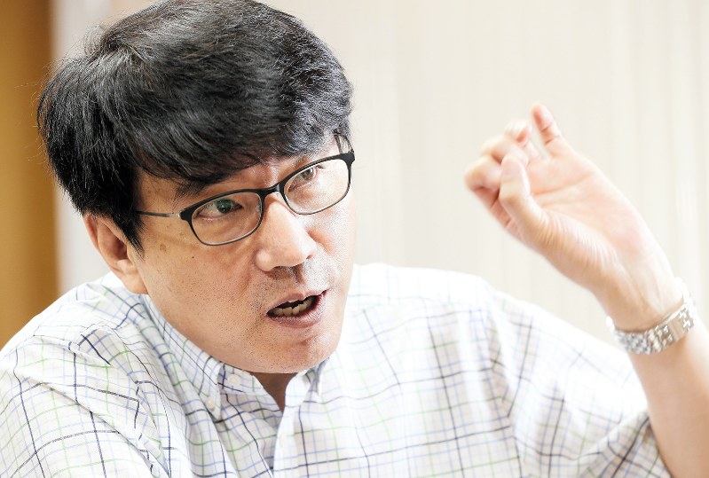 「北朝鮮の人権問題も忘れてはいけない」と語る金柱聖さん=東京都新宿区で、太田康男撮影