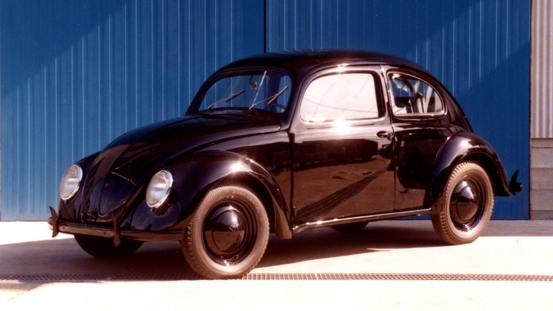 フォルクス・ワーゲン(VW)が1940年代に開発・市販したビートル形の第1期モデル車「タイプ60」=1990年7月9日撮影