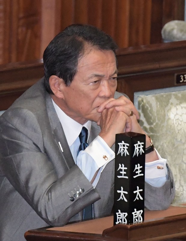 衆院本会議に臨む麻生太郎財務相=国会内で2018年5月31日午後1時18分、川田雅浩撮影