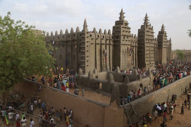 ｅｙｅ マリ 泥のモスクの壁塗り より美しき その高みへ 写真特集3 10 毎日新聞