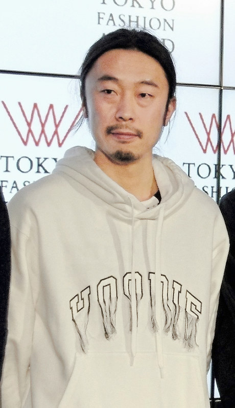 ｌｖｍｈプライズ デザイナー井野将之さんが日本人初受賞 毎日新聞