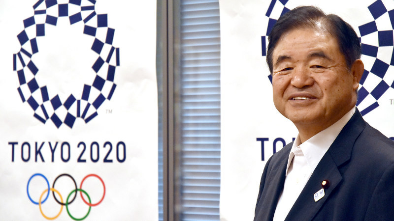 遠藤利明氏=須藤孝撮影