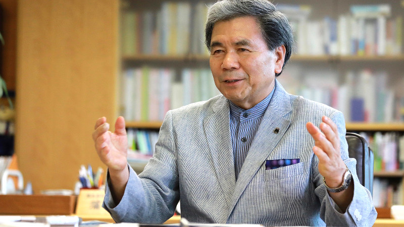 蒲島郁夫氏=岡本同世撮影