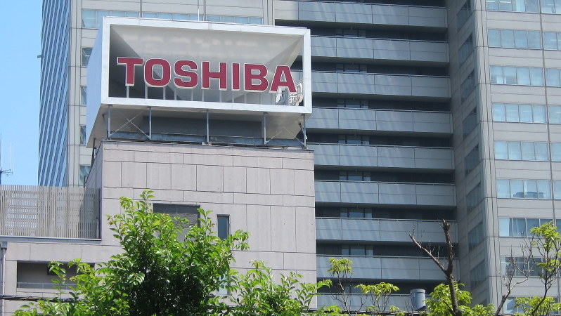 東京都港区の東芝本社=2017年6月15日、古屋敷尚子撮影