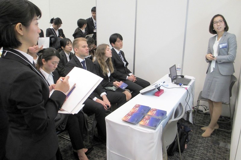 3月に開催された外国人向けの就職説明会=東京都新宿区で(写真の一部を修正してあります)