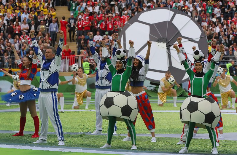 ロシアW杯：芸術開幕式、地球魅了 8万人歓声 | 毎日新聞