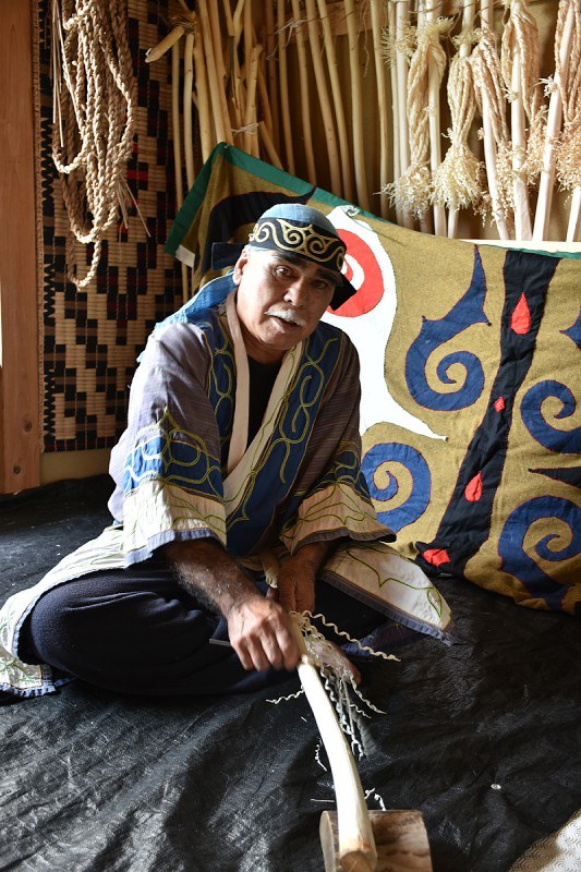 アイヌ：儀式を後世に 千葉の彫刻家が10年間かけ記録 毎日新聞