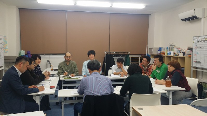 話し合いを重ねる当事者たち=蔭山正子さん提供