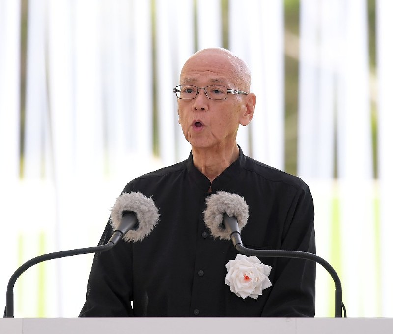 沖縄全戦没者追悼式で平和宣言を読み上げる沖縄県の翁長雄志知事=沖縄県糸満市で2018年6月23日午後0時23分、津村豊和撮影