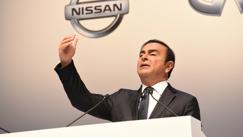 株主総会で話すゴーン会長=日産自動車提供