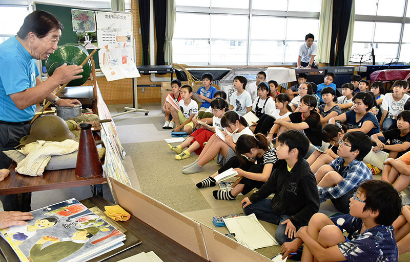平和学習 平和の意味考え生きる 高知空襲 経験に耳傾け 潮江東小児童が被害学ぶ 高知 毎日新聞
