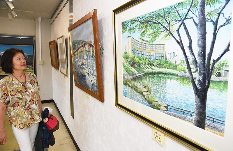十二秋社 定期展 個性豊かな絵画８７点 三田 兵庫 毎日新聞
