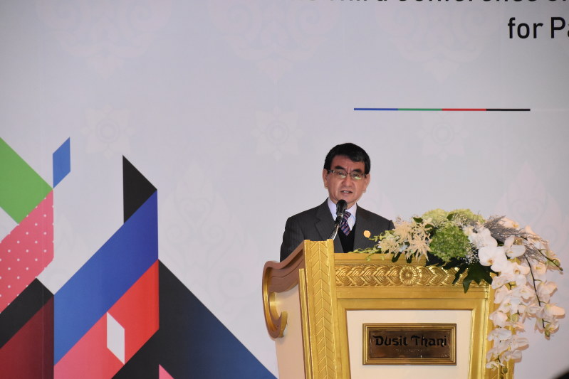 東アジア協力促進会合(CEAPAD)開幕にあたり演説する河野太郎外相=バンコクのホテルで2018年6月27日、西脇真一撮影