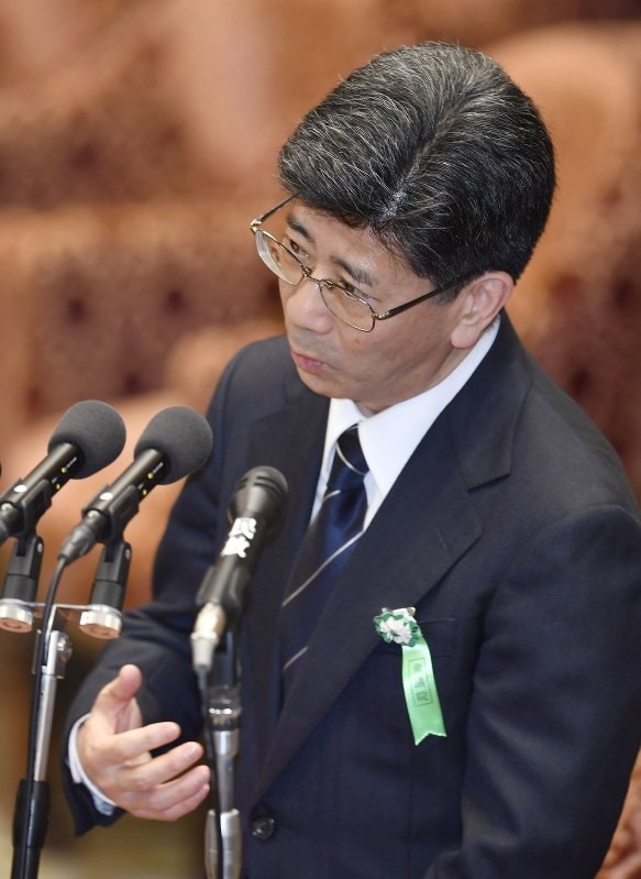証人喚問で国有地取引を巡る安倍首相らの関与を否定する佐川宣寿前理財局長=国会内で2018年3月27日、藤井達也撮影