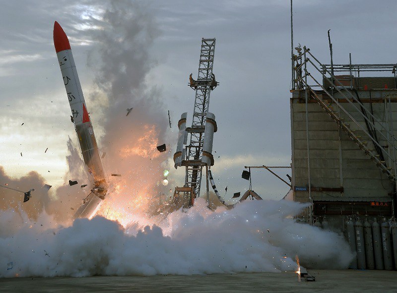 民間ロケット：リモートカメラがとらえた ロケット爆発の瞬間 [写真