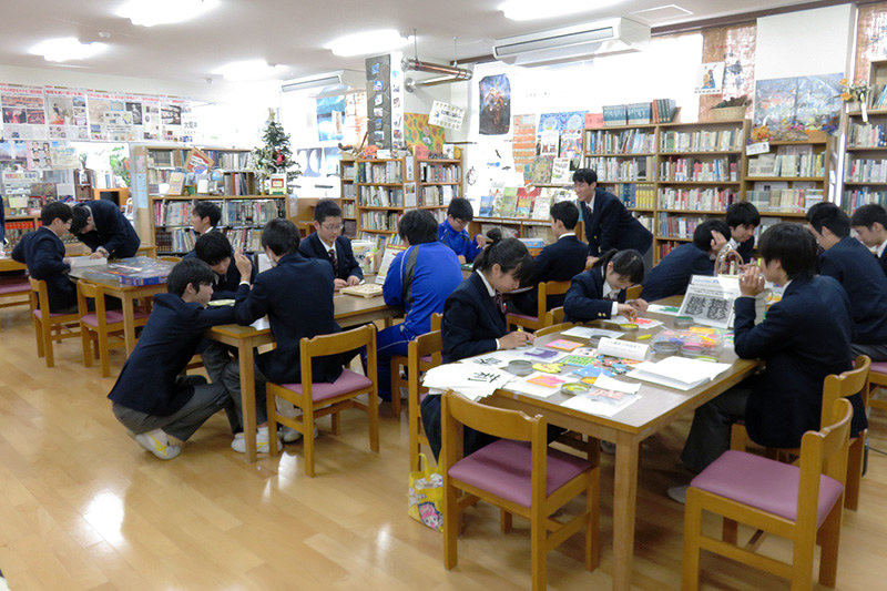 編集長からの手紙 楽しい図書館 憩いの場 京都府立 久美浜高校 毎日新聞