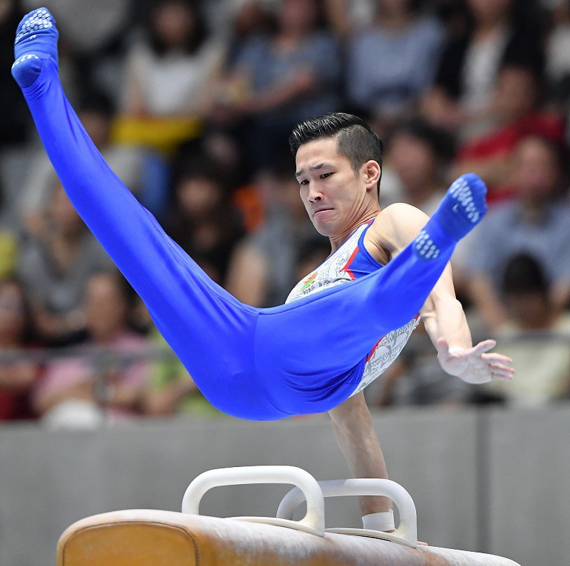 体操：田中2連覇…男子平行棒 全日本種目別選手権 [写真特集6/11