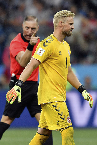 ロシアW杯：デンマークGKシュマイケル、父に近づく奮闘 | 毎日新聞