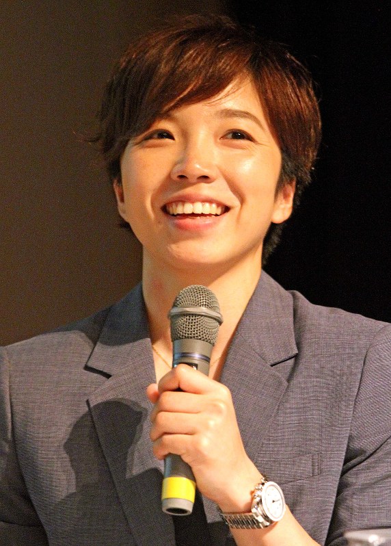笑顔を見せながら競技人生を語る小平奈緒選手=さいたま市浦和区の市民会館うらわで2018年7月3日、橋本政明撮影