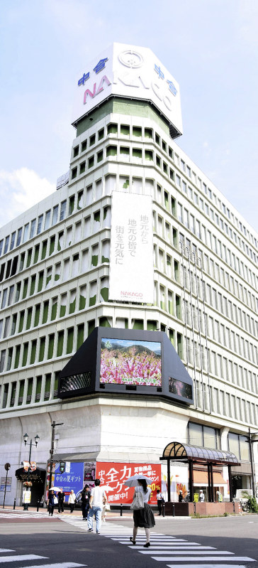 「ホテル辰巳屋」などが入る辰巳屋ビル=福島市のJR福島駅東口で2018年7月3日午後3時22分、宮崎稔樹撮影