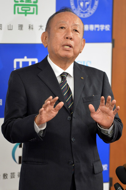 緊急理事会後に記者会見する加計学園の加計孝太郎理事長＝岡山市北区で２０１８年６月１９日、小松雄介撮影