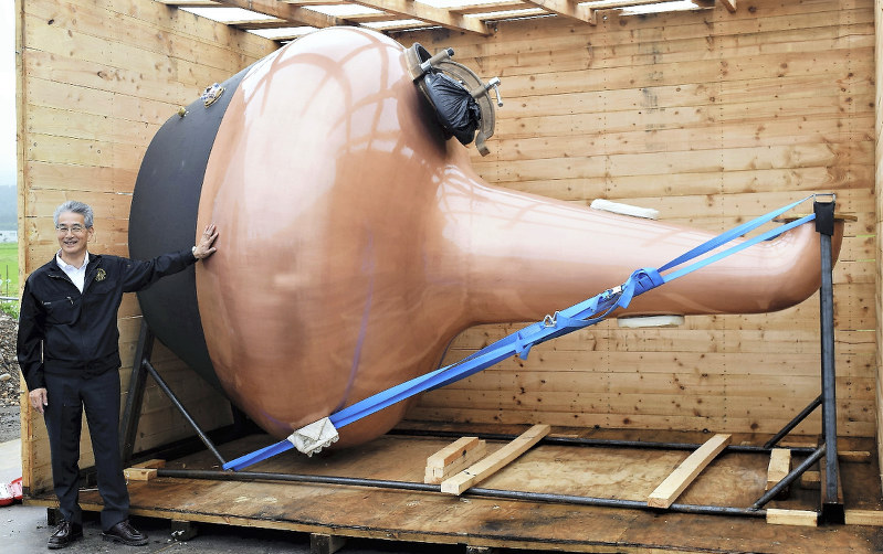 山形：県内初のウイスキー製造目指す 銅製釜を搬入 | 毎日新聞