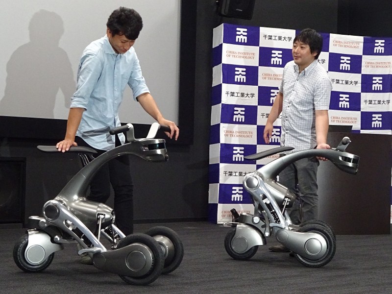 KneeRover 松葉杖代わりになる三輪車 Amazon | 松葉杖の代わりとなるデュアルブレーキシステム付き