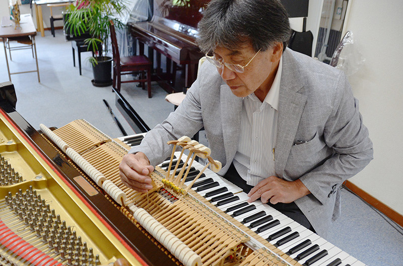 ピアノ調律師 奏者とシンクロ 支える音色 映画で注目 仕事の魅力語る 釜井さん 三重 毎日新聞