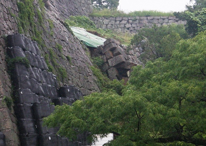 大雨で崩落した丸亀城の石垣=香川県丸亀市文化財保護室提供