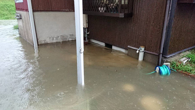 豪雨で浸水被害に遭った家屋=鳥取市吉成南町1で、同市提供