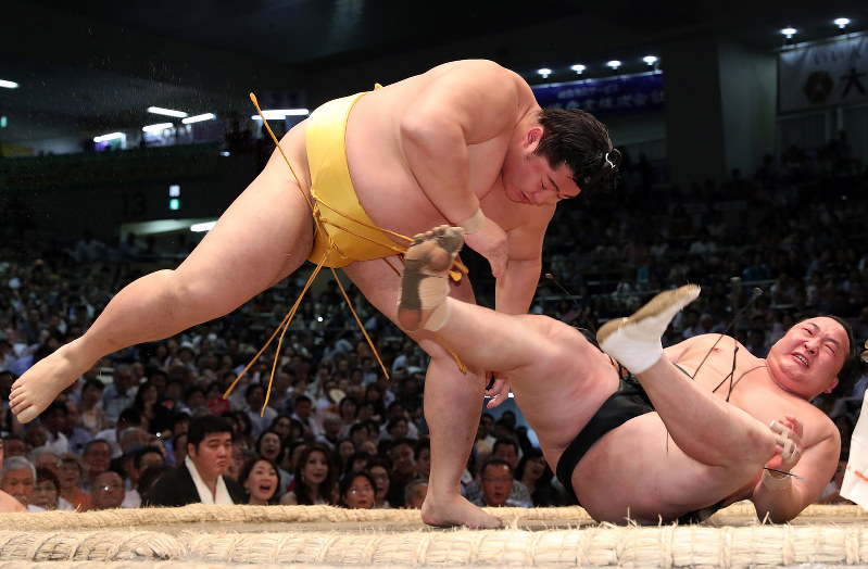 waka_ariです。大の里 遠藤 たった3発で…「ふっ飛ばされる遠藤」「本物の怪物」大の里が覚醒